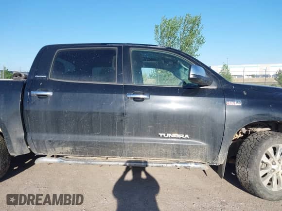 2013 Toyota Tundra Limited с VIN 5TFHW5F19DX313379, выставлен на аукционе IAAI как лот 42240976 с пробегом 164 558 миль миль и . История ставок и продаж доступна на DreamBid. Изображение 14.