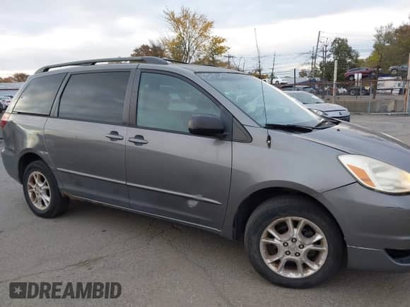2005 Toyota Sienna LE with VIN 5TDBA23C65S051286, listed as a IAAI auction lot 43571163 with 110,701 mi miles and . Bid and sale history available at DreamBid. Image 6.