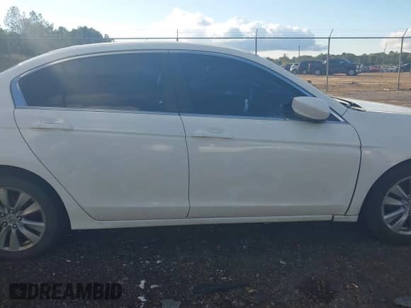 2011 Honda Accord EX-L z VIN 1HGCP2F80BA011855, wystawiony jako IAAI lot #43526753 z przebiegiem 146 655 mil mil oraz . Historia ofert i sprzedaży dostępna na DreamBid. Obrazek 13.