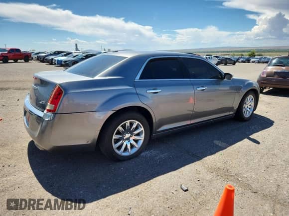 2012 Chrysler 300 Limited с VIN 2C3CCACG5CH250261, выставлен на аукционе Copart как лот 71208735 с пробегом 204 553 миль миль и Списание • Salvage title. История ставок и продаж доступна на DreamBid. Изображение 3.