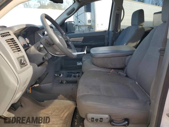 2008 Dodge 2500 SXT z VIN 3D7KS29D48G151022, wystawiony jako Copart lot #81543344 z przebiegiem 178 031 mil mil oraz Szkoda całkowita • Salvage title. Historia ofert i sprzedaży dostępna na DreamBid. Obrazek 7.