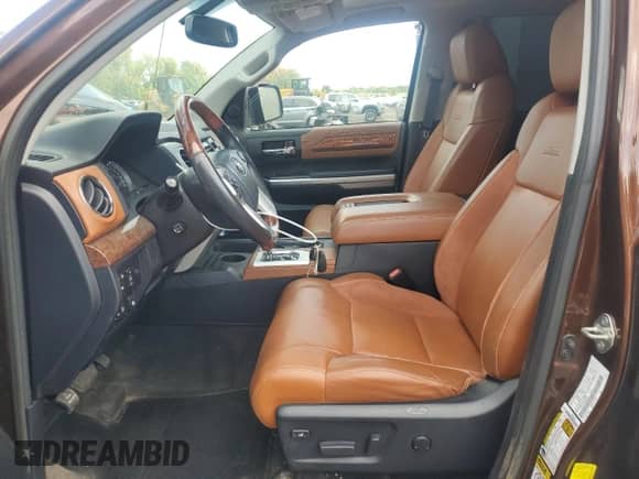 2017 Toyota Tundra Platinum с VIN 5TFAY5F15HX631839, выставлен на аукционе Copart как лот 71710825 с пробегом 106 185 миль миль и Списание • Salvage title. История ставок и продаж доступна на DreamBid. Изображение 7.
