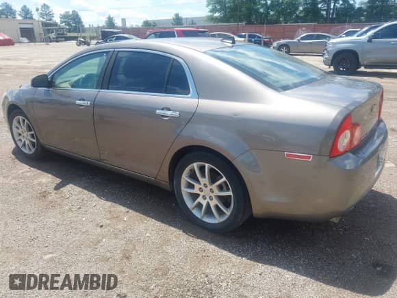 2012 Chevrolet Malibu LTZ z VIN 1G1ZG5E73CF146618, wystawiony jako IAAI lot #42333042 z przebiegiem 192 772 mil mil oraz . Historia ofert i sprzedaży dostępna na DreamBid. Obrazek 3.