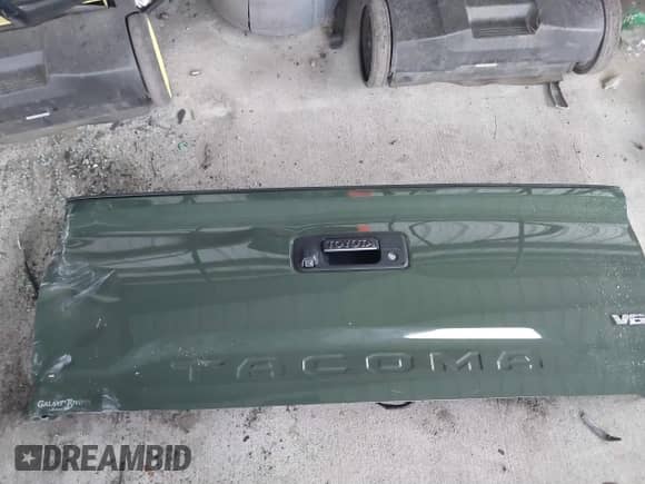 2022 Toyota Tacoma SR5 z VIN 3TMDZ5BN1NM121864, wystawiony jako IAAI lot #41724234 z przebiegiem 39 710 mil mil oraz . Historia ofert i sprzedaży dostępna na DreamBid. Obrazek 12.