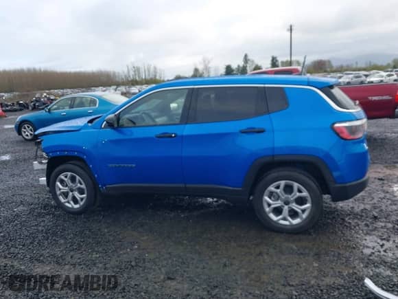 2025 Jeep Compass Sport z VIN 3C4NJDAN9ST542532, wystawiony jako IAAI lot #41899980 z przebiegiem 127 mil mil oraz . Historia ofert i sprzedaży dostępna na DreamBid. Obrazek 15.