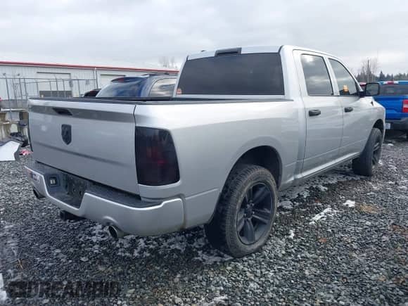 2017 Ram 1500 Express z VIN 1C6RR6KTXHS622667, wystawiony jako IAAI lot #41582964 z przebiegiem Nie podano mil oraz . Historia ofert i sprzedaży dostępna na DreamBid. Obrazek 4.