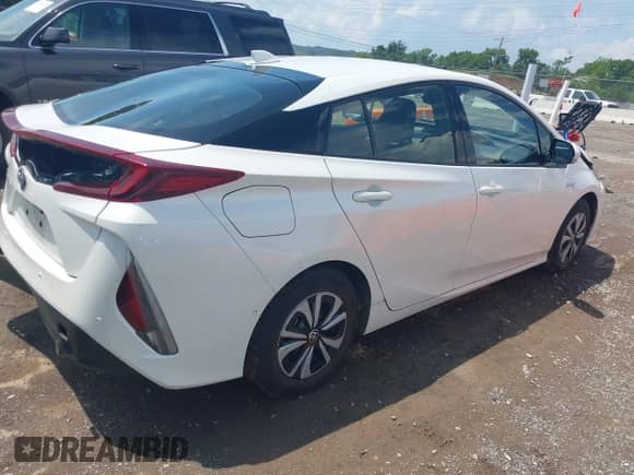 2018 Toyota Prius Plus z VIN JTDKARFP5J3070415, wystawiony jako IAAI lot #42701325 z przebiegiem 77 529 mil mil oraz . Historia ofert i sprzedaży dostępna na DreamBid. Obrazek 4.