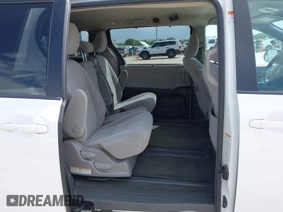2018 Toyota Sienna LE Auto Access Seat with VIN 5TDKZ3DC2JS910025, listed as a IAAI auction lot 42679642 with 124,712 mi miles and . Bid and sale history available at DreamBid. Image 8.
