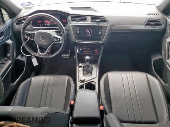 2022 Volkswagen Tiguan SE R-Line Black z VIN 3VV8B7AX8NM059661, wystawiony jako Copart lot #62700925 z przebiegiem 57 134 mil mil oraz Szkoda całkowita • Salvage title. Historia ofert i sprzedaży dostępna na DreamBid. Obrazek 8.