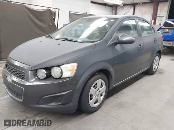 2013 Chevrolet Sonic LS с VIN 1G1JA5SH2D4201956, выставлен на аукционе IAAI как лот 43309778 с пробегом 104 318 миль миль и . История ставок и продаж доступна на DreamBid. Изображение 2.