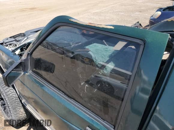 1992 Chevrolet Blazer с VIN 1GNDT13W3N2182424, выставлен на аукционе Copart как лот 63021045 с пробегом Не указан миль и На запчасти • Non repairable. История ставок и продаж доступна на DreamBid. Изображение 8.