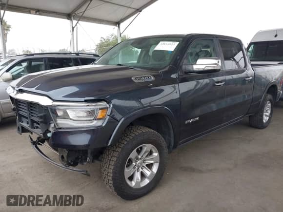 2020 Ram 1500 Laramie z VIN 1C6SRFRT4LN352298, wystawiony jako IAAI lot #42814922 z przebiegiem 59 893 mil mil oraz . Historia ofert i sprzedaży dostępna na DreamBid. Obrazek 2.