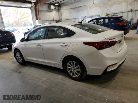 2019 Hyundai Accent SE z VIN 3KPC24A31KE061634, wystawiony jako Copart lot #82759355 z przebiegiem 110 099 mil mil oraz Czysty tytuł • Clean title. Historia ofert i sprzedaży dostępna na DreamBid. Obrazek 2.