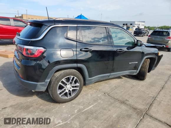2019 Jeep Compass Latitude z VIN 3C4NJCBB5KT636714, wystawiony jako Copart lot #64874635 z przebiegiem Nie podano mil oraz Szkoda całkowita • Salvage title. Historia ofert i sprzedaży dostępna na DreamBid. Obrazek 3.