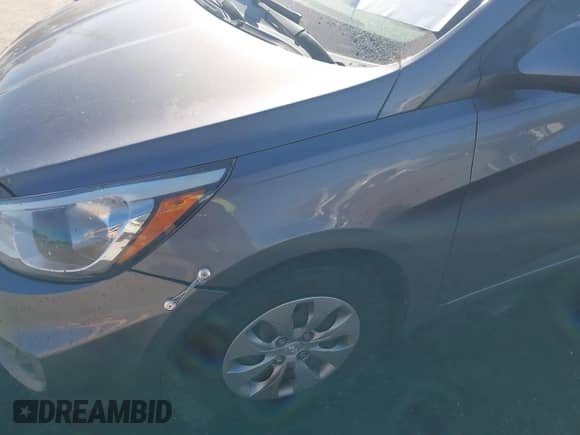 2016 Hyundai Accent SE z VIN KMHCT4AE5GU970544, wystawiony jako IAAI lot #43474776 z przebiegiem 103 272 mil mil oraz . Historia ofert i sprzedaży dostępna na DreamBid. Obrazek 6.