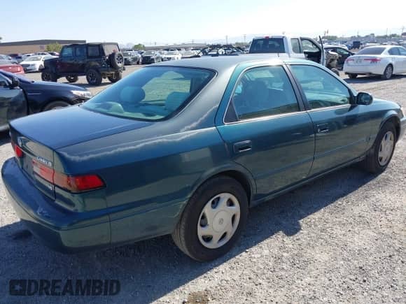 1997 Toyota Camry LE z VIN 4T1BF22KXVU915631, wystawiony jako IAAI lot #42552584 z przebiegiem 226 135 mil mil oraz . Historia ofert i sprzedaży dostępna na DreamBid. Obrazek 4.