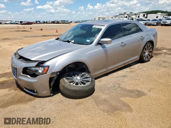 2014 Chrysler 300 S с VIN 2C3CCABT4EH100840, выставлен на аукционе Copart как лот 66270245 с пробегом 116 782 миль миль и Списание • Salvage title. История ставок и продаж доступна на DreamBid. Изображение 1.