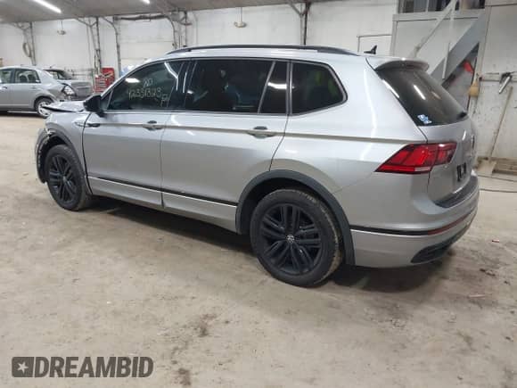 2022 Volkswagen Tiguan SE R-Line Black с VIN 3VV8B7AX8NM044884, выставлен на аукционе IAAI как лот 42331323 с пробегом 45 945 миль миль и . История ставок и продаж доступна на DreamBid. Изображение 3.