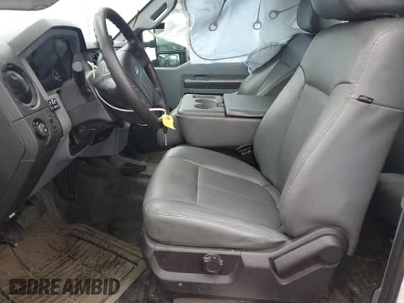 2013 Ford F-250 XL z VIN 1FT7X2A66DEB52530, wystawiony jako Copart lot #59683575 z przebiegiem 154 723 mil mil oraz Czysty tytuł • Clean title. Historia ofert i sprzedaży dostępna na DreamBid. Obrazek 7.