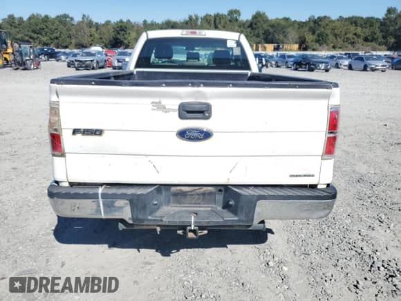 2013 Ford F-150 XL z VIN 1FTNF1CF2DKE24882, wystawiony jako Copart lot #85483935 z przebiegiem 156 229 mil mil oraz Czysty tytuł • Clean title. Historia ofert i sprzedaży dostępna na DreamBid. Obrazek 6.