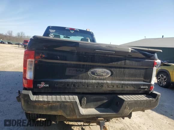 2017 Ford F-250 XLT с VIN 1FTBF2B60HEB82463, выставлен на аукционе Copart как лот 53782655 с пробегом 76 093 миль миль и Списание • Salvage title. История ставок и продаж доступна на DreamBid. Изображение 6.