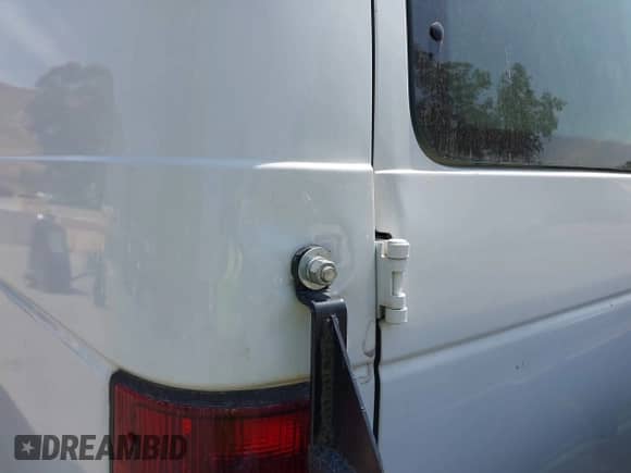 2011 Ford Econoline Cargo Commercial z VIN 1FTNS2EW8BDA45160, wystawiony jako IAAI lot #42143028 z przebiegiem 244 352 mil mil oraz . Historia ofert i sprzedaży dostępna na DreamBid. Obrazek 20.