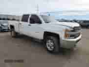 2015 Chevrolet Silverado 2500HD Work Truck z VIN 1GC1KUE81FF569806, wystawiony jako Copart lot #90887985 z przebiegiem 160 674 mil mil oraz Czysty tytuł • Clean title. Historia ofert i sprzedaży dostępna na DreamBid. Obrazek 4.