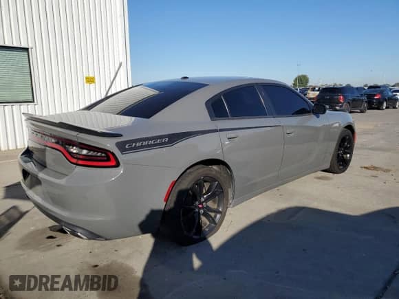 2017 Dodge Charger SE z VIN 2C3CDXBG9HH656987, wystawiony jako Copart lot #89918115 z przebiegiem 159 894 mil mil oraz Czysty tytuł • Clean title. Historia ofert i sprzedaży dostępna na DreamBid. Obrazek 3.