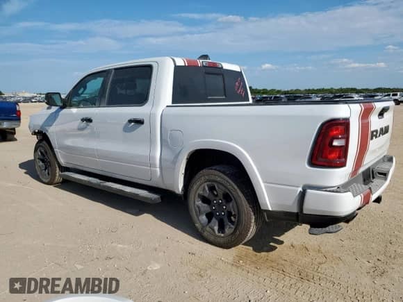 2025 Ram 1500 Big Horn z VIN 1C6RREFP3SN616108, wystawiony jako Copart lot #67077085 z przebiegiem 1 756 mil mil oraz Szkoda całkowita • Salvage title. Historia ofert i sprzedaży dostępna na DreamBid. Obrazek 2.