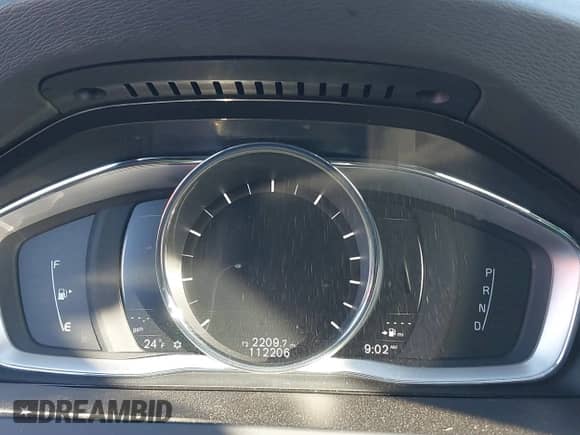 2018 Volvo S60 Inscription z VIN LYV402TK5JB159465, wystawiony jako IAAI lot #41337388 z przebiegiem 112 206 mil mil oraz . Historia ofert i sprzedaży dostępna na DreamBid. Obrazek 7.