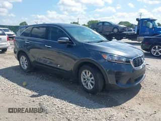 2020 Kia Sorento LX z VIN 5XYPG4A5XLG663957, wystawiony jako IAAI lot #42576229 z przebiegiem 78 361 mil mil oraz . Historia ofert i sprzedaży dostępna na DreamBid. Obrazek 1.
