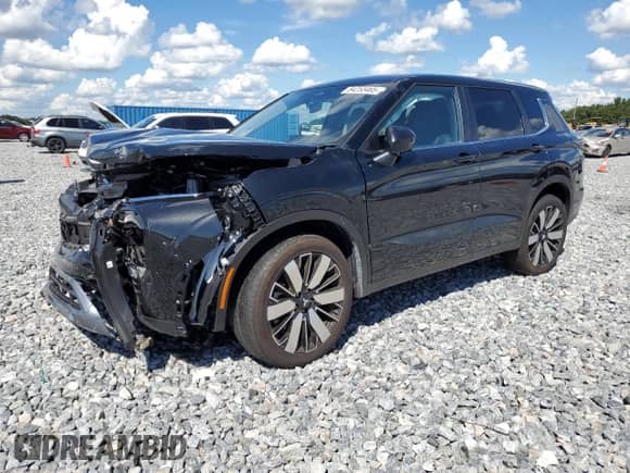 2025 Mitsubishi Outlander SE with VIN JA4J3VA86SZ012191, listed as a Copart auction lot 84253465 with 8,665 mi miles and Salvage title. Bid and sale history available at DreamBid. Image 1.