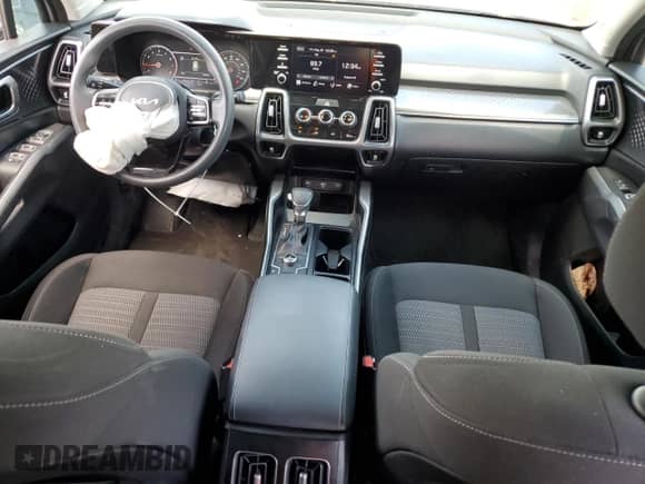 2022 Kia Sorento LX with VIN 5XYRGDLC4NG099682, listed as a Copart auction lot 70008345 with 64,865 mi miles and Salvage title. Bid and sale history available at DreamBid. Image 8.