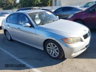 2006 BMW 3 Series 325i z VIN WBAVB13506PT12880, wystawiony jako IAAI lot #43041447 z przebiegiem 103 811 mil mil oraz . Historia ofert i sprzedaży dostępna na DreamBid. Obrazek 1.