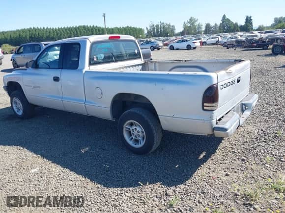 2001 Dodge Dakota with VIN 1B7GG22X71S290436, listed as a IAAI auction lot 42503726 with 172,940 mi miles and . Bid and sale history available at DreamBid. Image 3.