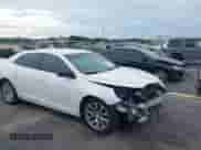 2015 Chevrolet Malibu LS z VIN 1G11A5SL1FU121779, wystawiony jako IAAI lot #43145984 z przebiegiem 149 524 mil mil oraz . Historia ofert i sprzedaży dostępna na DreamBid. Obrazek 1.