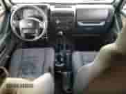 2005 Jeep Wrangler SE z VIN 1J4FA29155P363501, wystawiony jako Copart lot #80388314 z przebiegiem 97 564 mil mil oraz Czysty tytuł • Clean title. Historia ofert i sprzedaży dostępna na DreamBid. Obrazek 8.