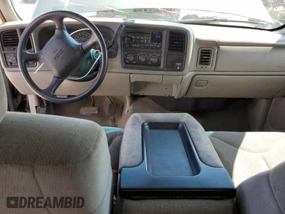 2000 GMC Sierra 1500 SLE with VIN 1GTEC19V3YZ352742, listed as a Copart auction lot 57746955 with 194,947 mi miles and Salvage title. Bid and sale history available at DreamBid. Image 8.