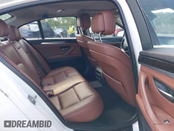 2013 BMW 5 Series 528i xDrive с VIN WBAXH5C55DD114776, выставлен на аукционе IAAI как лот 43103123 с пробегом 102 932 миль миль и . История ставок и продаж доступна на DreamBid. Изображение 8.