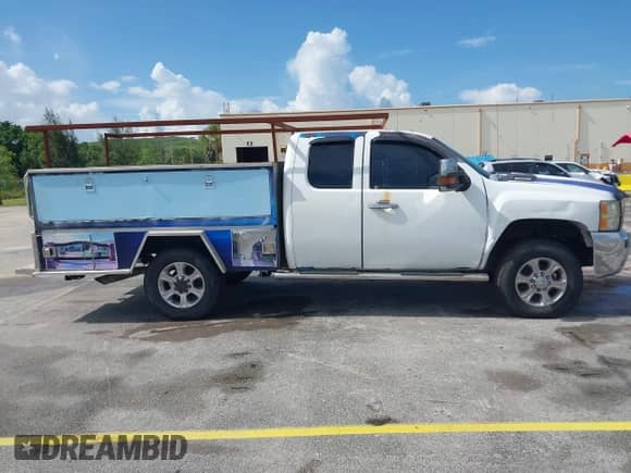 2009 Chevrolet Silverado 2500HD Work Truck z VIN 1GCHK49K59E134981, wystawiony jako IAAI lot #42471953 z przebiegiem 271 487 mil mil oraz . Historia ofert i sprzedaży dostępna na DreamBid. Obrazek 13.