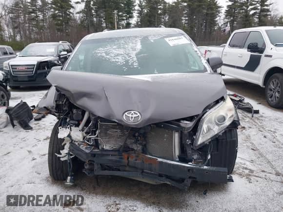 2012 Toyota Sienna XLE with VIN 5TDDK3DCXCS036006, listed as a IAAI auction lot 41846007 with 188,555 mi miles and . Bid and sale history available at DreamBid. Image 6.