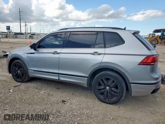 2022 Volkswagen Tiguan SE R-Line Black z VIN 3VV8B7AX8NM059661, wystawiony jako Copart lot #62700925 z przebiegiem 57 134 mil mil oraz Szkoda całkowita • Salvage title. Historia ofert i sprzedaży dostępna na DreamBid. Obrazek 2.
