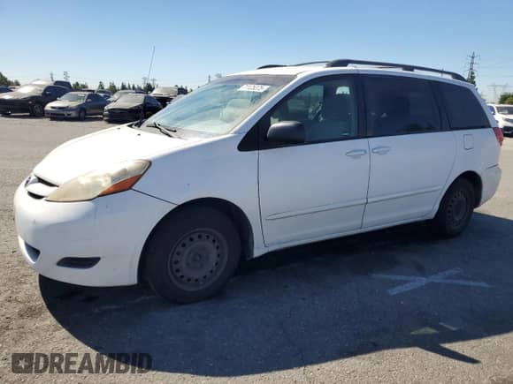 2010 Toyota Sienna CE z VIN 5TDKK4CC7AS320821, wystawiony jako Copart lot #71125375 z przebiegiem 173 465 mil mil oraz Szkoda całkowita • Salvage title. Historia ofert i sprzedaży dostępna na DreamBid. Obrazek 1.