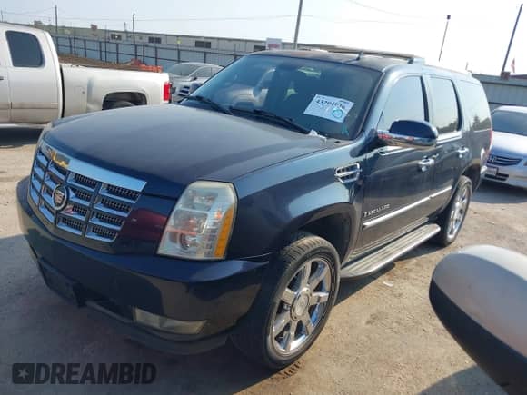 2007 Cadillac Escalade z VIN 1GYEC63897R278123, wystawiony jako IAAI lot #43204936 z przebiegiem 201 318 mil mil oraz . Historia ofert i sprzedaży dostępna na DreamBid. Obrazek 2.