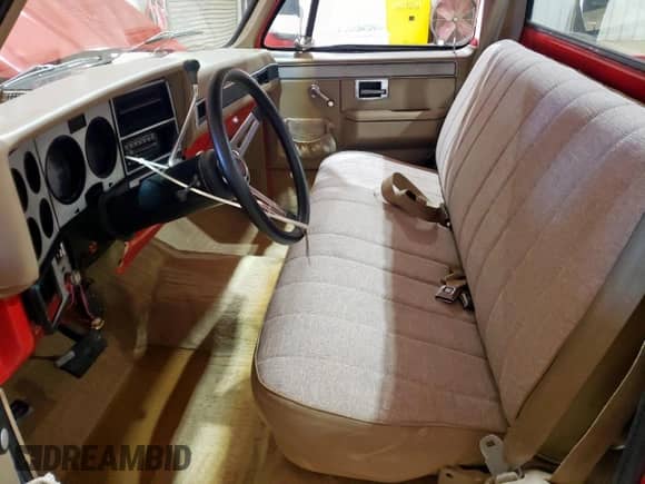 1983 Chevrolet Silverado 1500 с VIN 1GCCC14HXDJ174460, выставлен на аукционе Copart как лот 65919985 с пробегом 82 165 миль миль и Списание • Salvage title. История ставок и продаж доступна на DreamBid. Изображение 7.