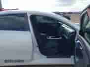 2015 Nissan Altima S z VIN 1N4AL3APXFC101696, wystawiony jako IAAI lot #43372080 z przebiegiem 106 838 mil mil oraz . Historia ofert i sprzedaży dostępna na DreamBid. Obrazek 5.