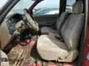 2002 Toyota Tacoma z VIN 5TEWM72NX2Z145081, wystawiony jako Copart lot #83818635 z przebiegiem Nie podano mil oraz Szkoda całkowita • Salvage title. Historia ofert i sprzedaży dostępna na DreamBid. Obrazek 7.