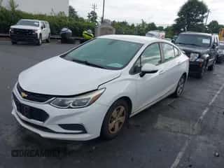 2018 Chevrolet Cruze LS с VIN 1G1BC5SM9J7143625, выставлен на аукционе IAAI как лот 43354611 с пробегом 278 299 миль миль и . История ставок и продаж доступна на DreamBid. Изображение 2.
