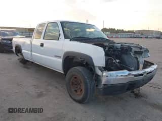 2006 Chevrolet Silverado 2500HD Work Truck z VIN 1GCHC29U76E122703, wystawiony jako IAAI lot #43353198 z przebiegiem Nie podano mil oraz . Historia ofert i sprzedaży dostępna na DreamBid. Obrazek 1.