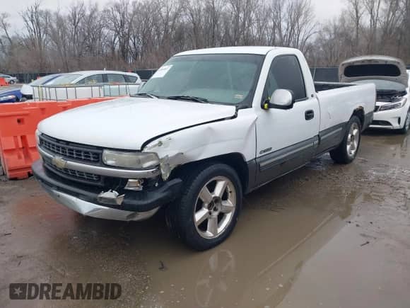 2000 Chevrolet Silverado 1500 with VIN 1GCEC14W0YE199633, listed as a IAAI auction lot 41465837 with 241,159 mi miles and . Bid and sale history available at DreamBid. Image 2.